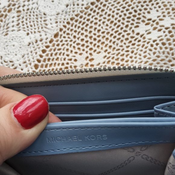 Michael Kors Small Logo Stripe Wallet - Picture 13 of 15